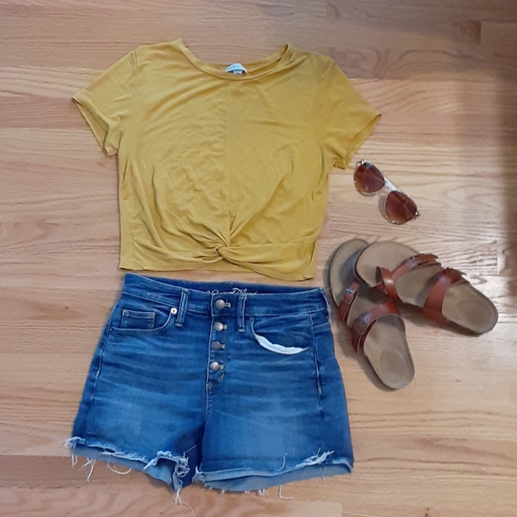 Crop top 💖 - Picture 2 of 2